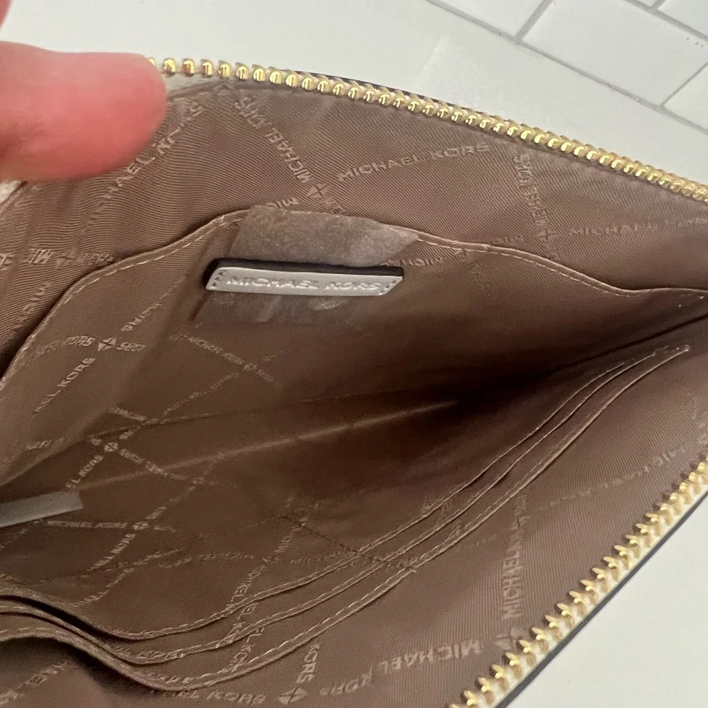 MICHAEL KORS Wristlet - Picture 8 of 13